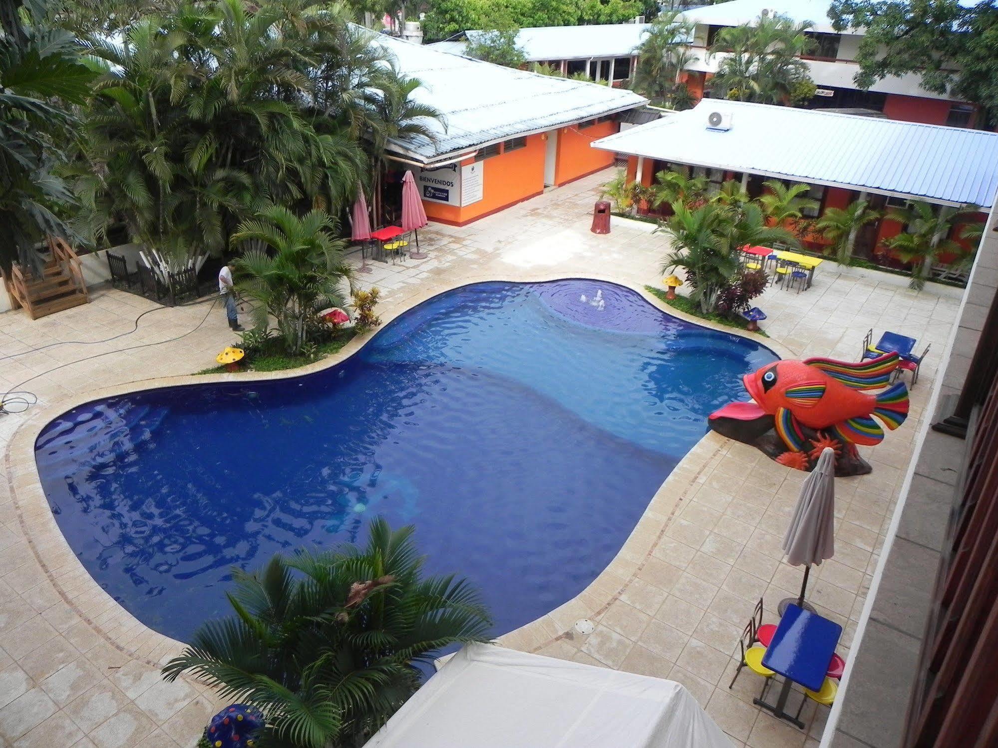 Hotel Puerto Libre Puerto Barrios Exterior photo